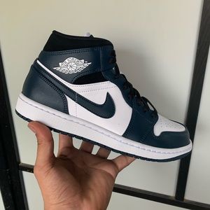 Jordan mids 554724-411